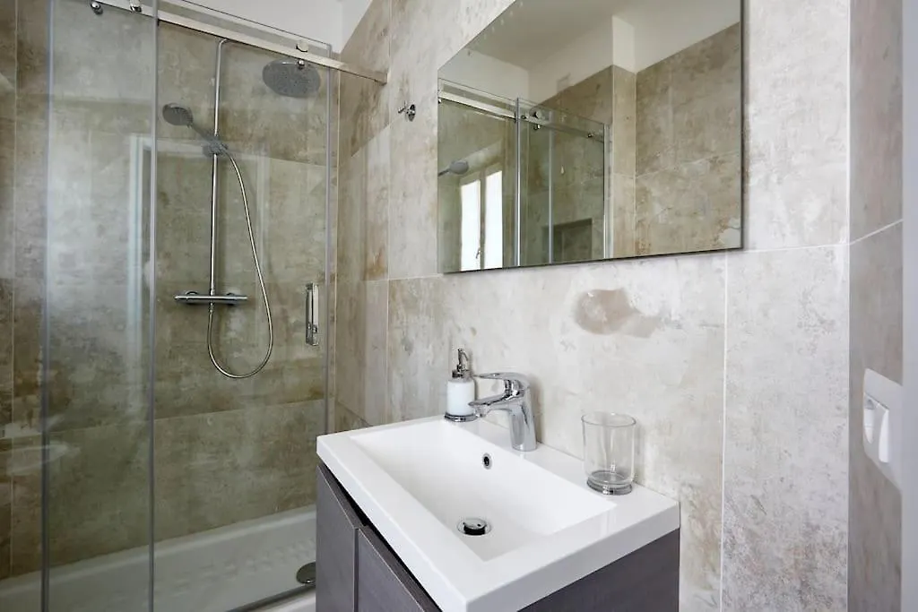 Calco 15 Hotel 0*, Calco (Lombardy) Italy