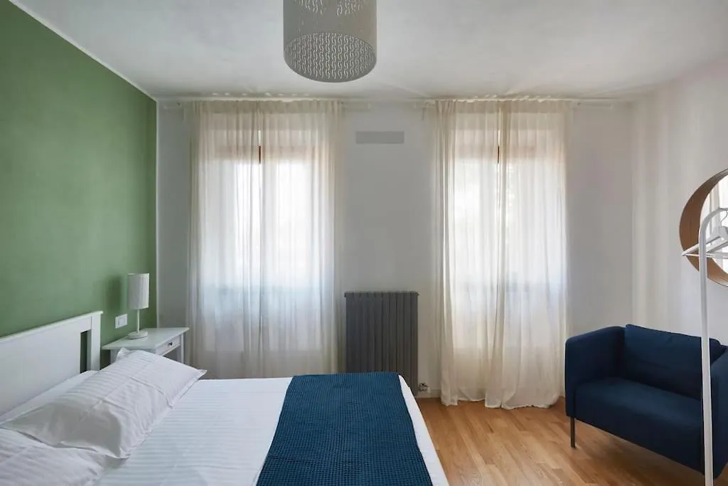 Calco 15 Hotel 0*, Calco (Lombardy) Italy
